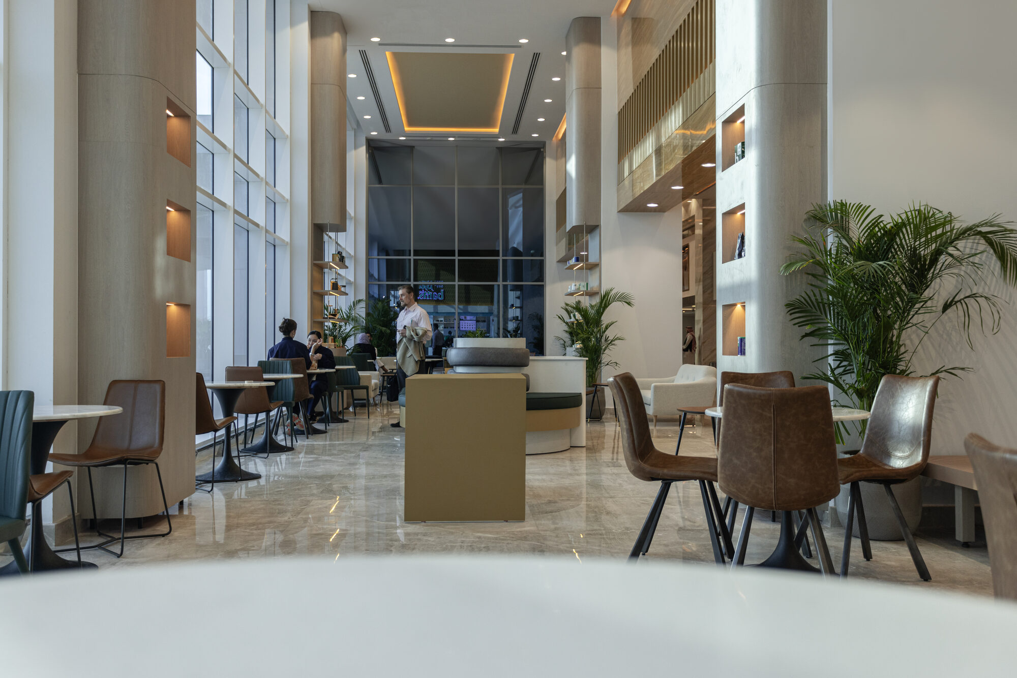Alsalamah Hospital main lobby and cafe